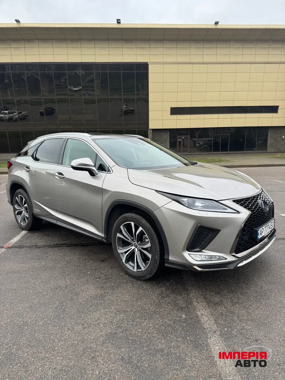 Lexus RX - фото 1