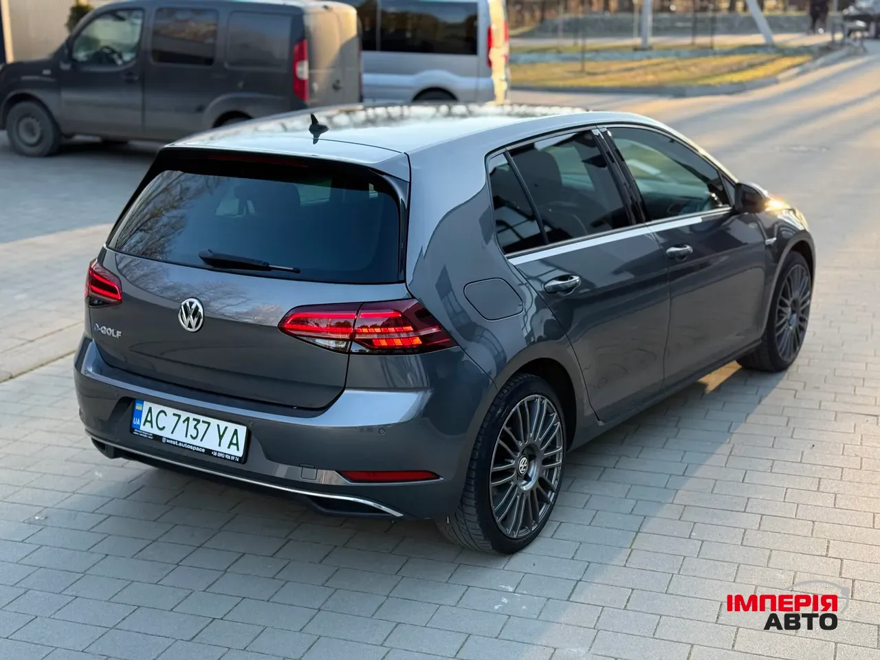 Volkswagen Golf - фото 8