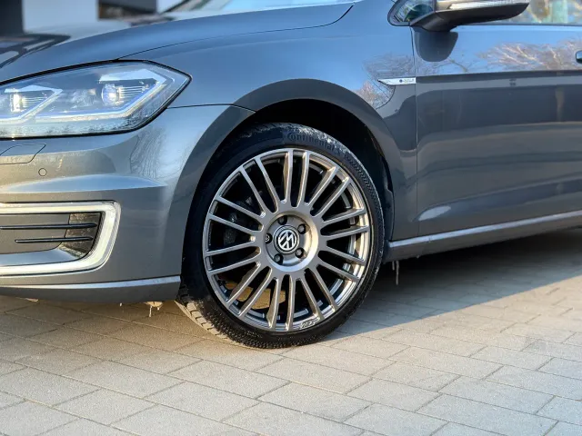 Volkswagen Golf - фото 3