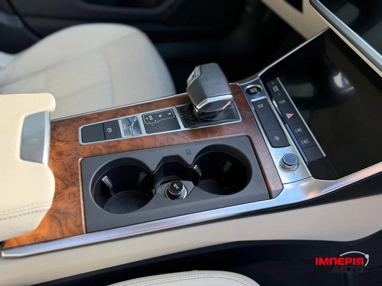 Audi A6 - фото 25