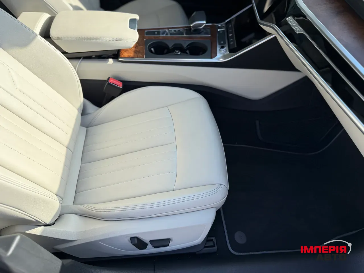 Audi A6 - фото 26