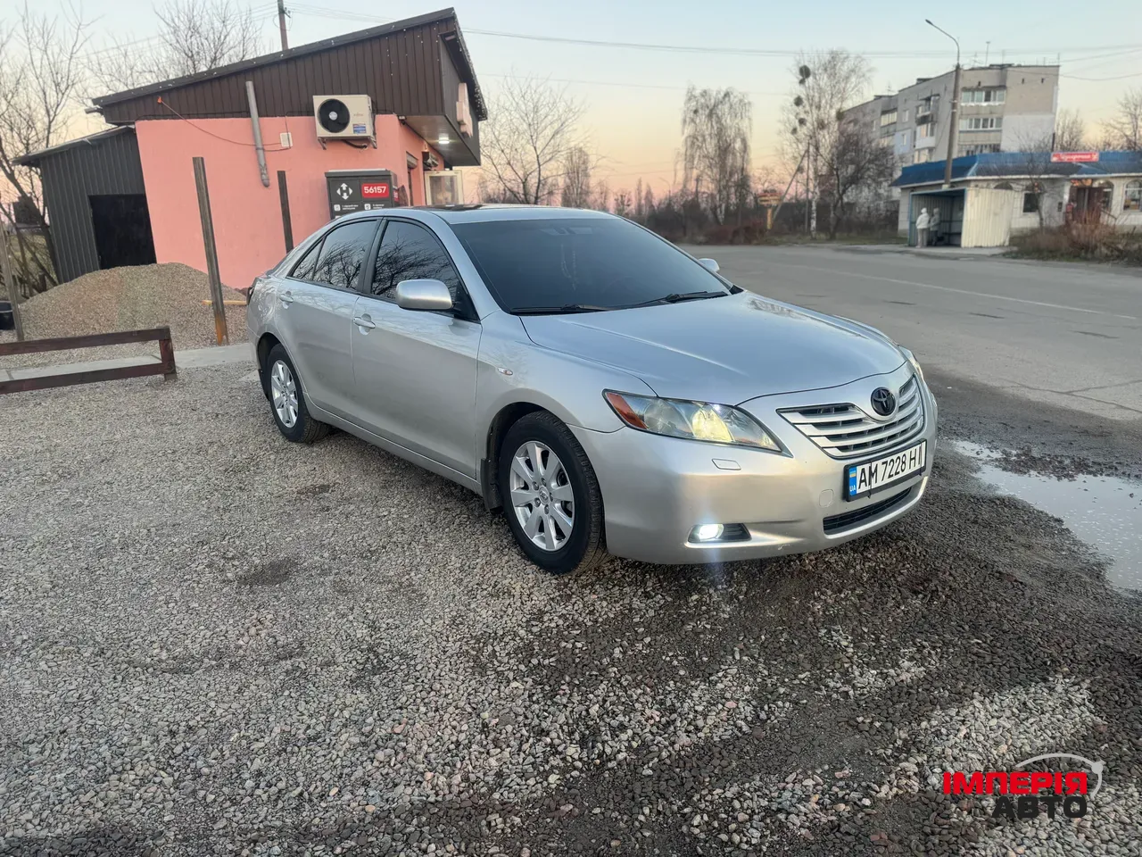 Toyota Camry - фото 2
