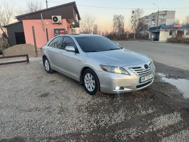 Toyota Camry - фото 2