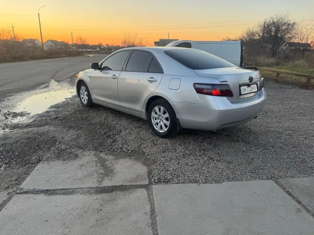 Toyota Camry - фото 3