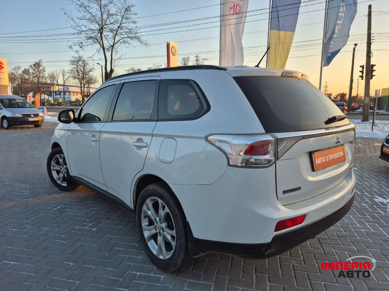 Mitsubishi Outlander - фото 4