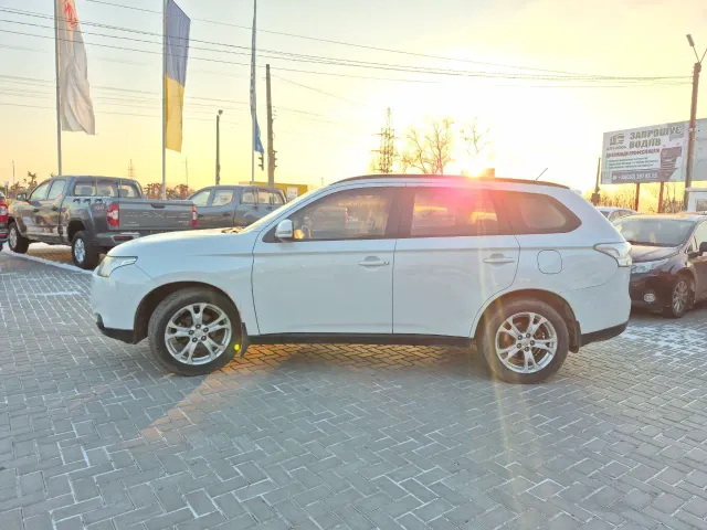 Mitsubishi Outlander - фото 3