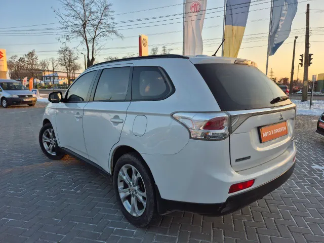 Mitsubishi Outlander - фото 4