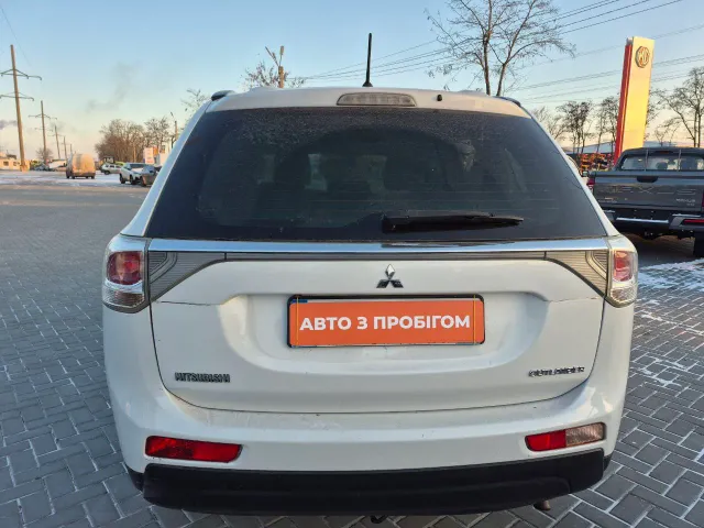Mitsubishi Outlander - фото 5