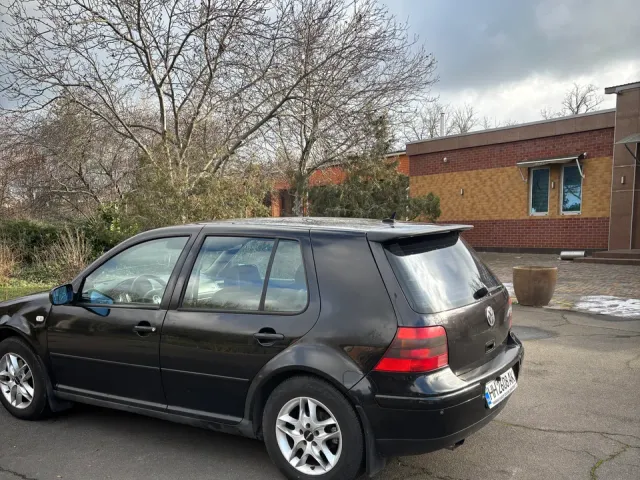 Volkswagen Golf - фото 3