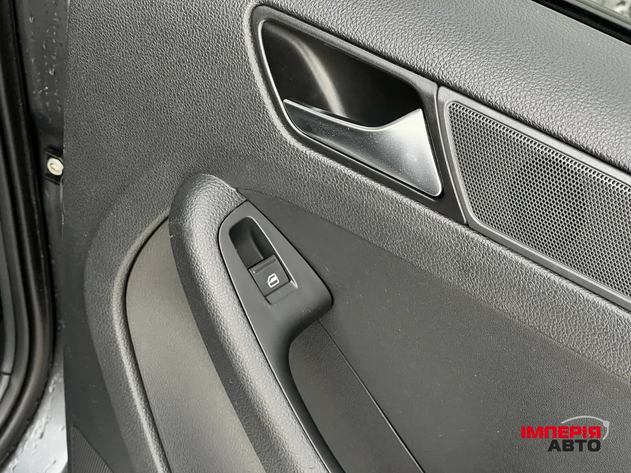 Volkswagen Jetta - фото 25