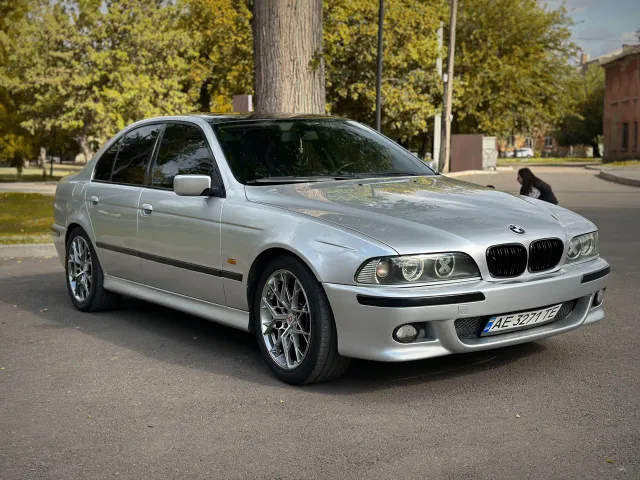 BMW 5 серії - фото 2