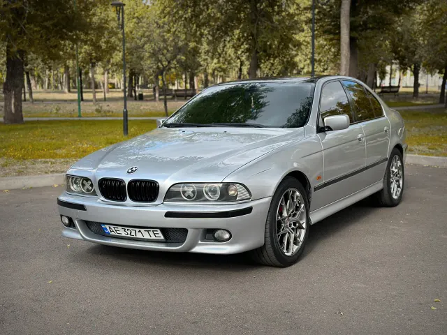 BMW 5 серії - фото 1