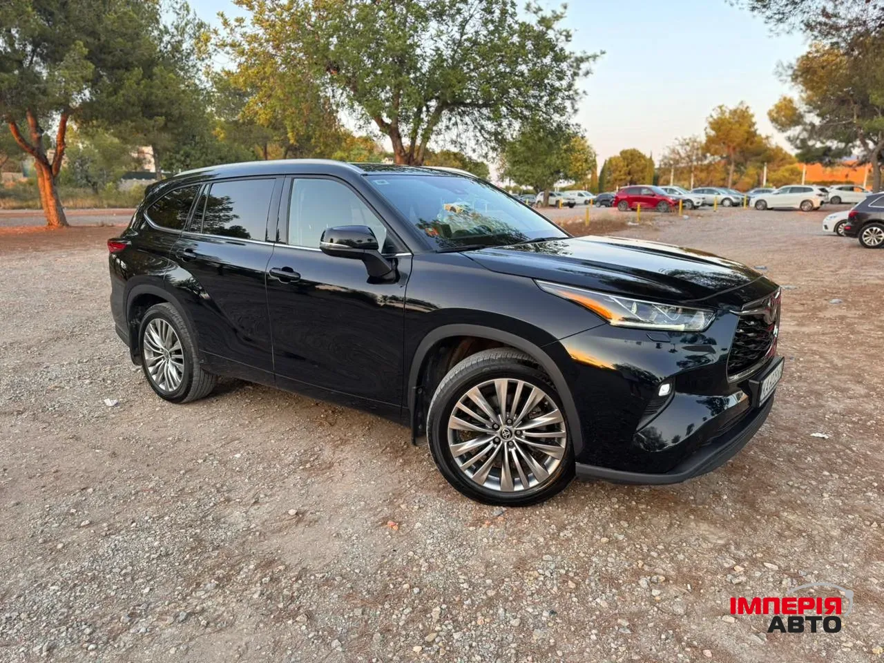 Toyota Highlander - фото 1