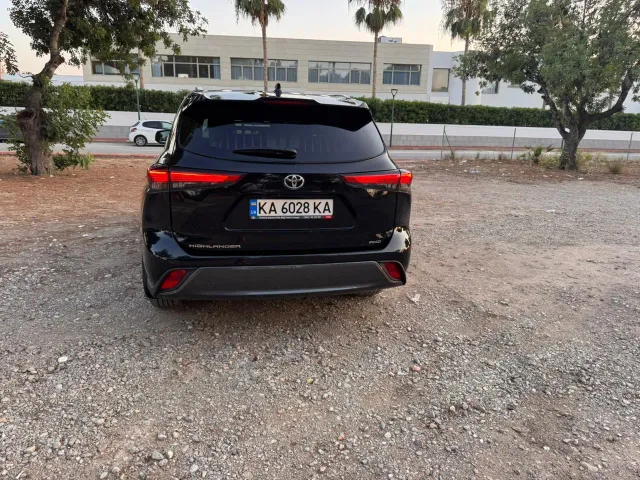 Toyota Highlander - фото 4