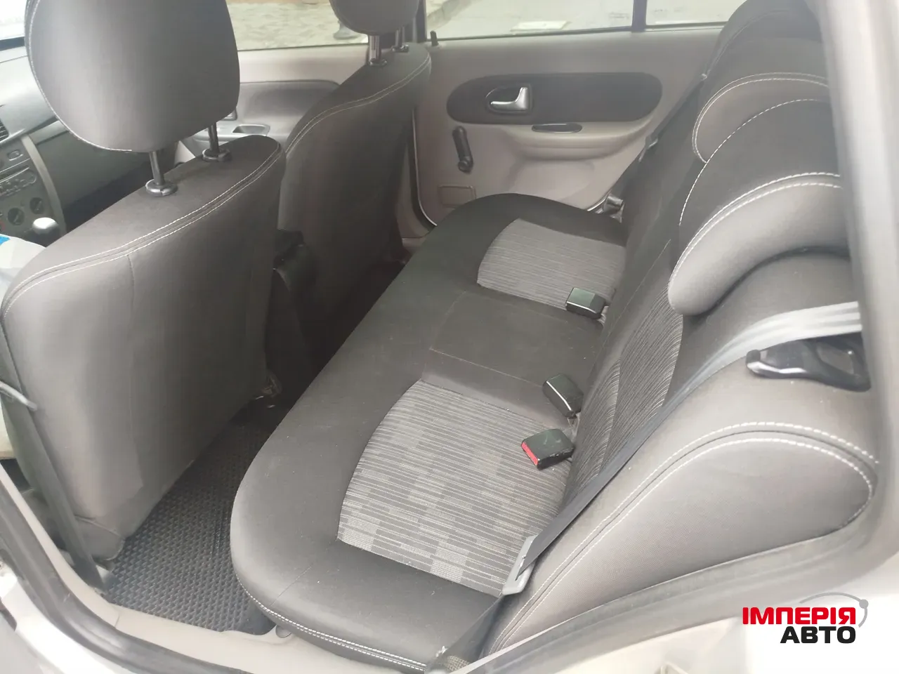 Renault Clio - фото 8