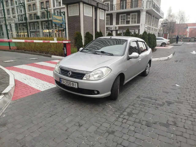 Renault Clio - фото 4