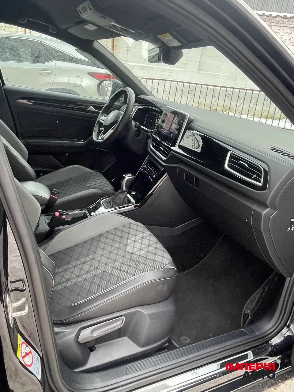 Volkswagen T-Roc - фото 3