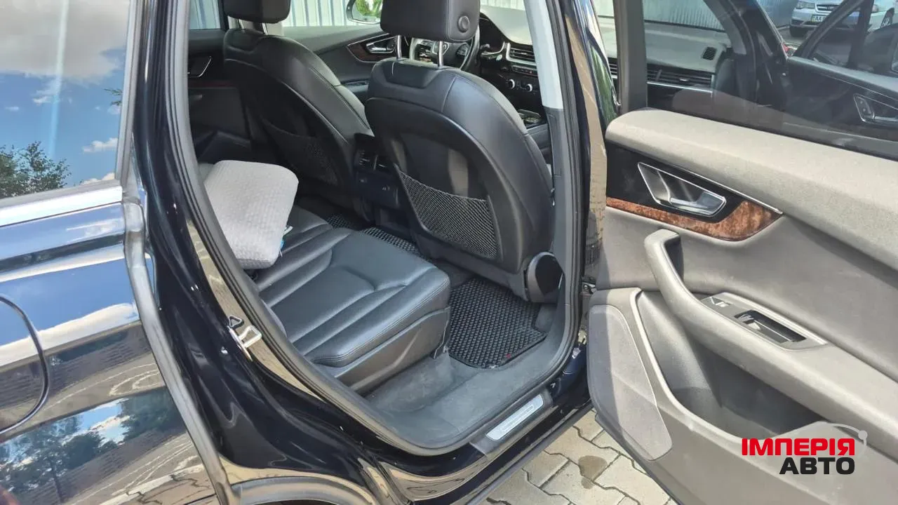 Audi Q7 - фото 11