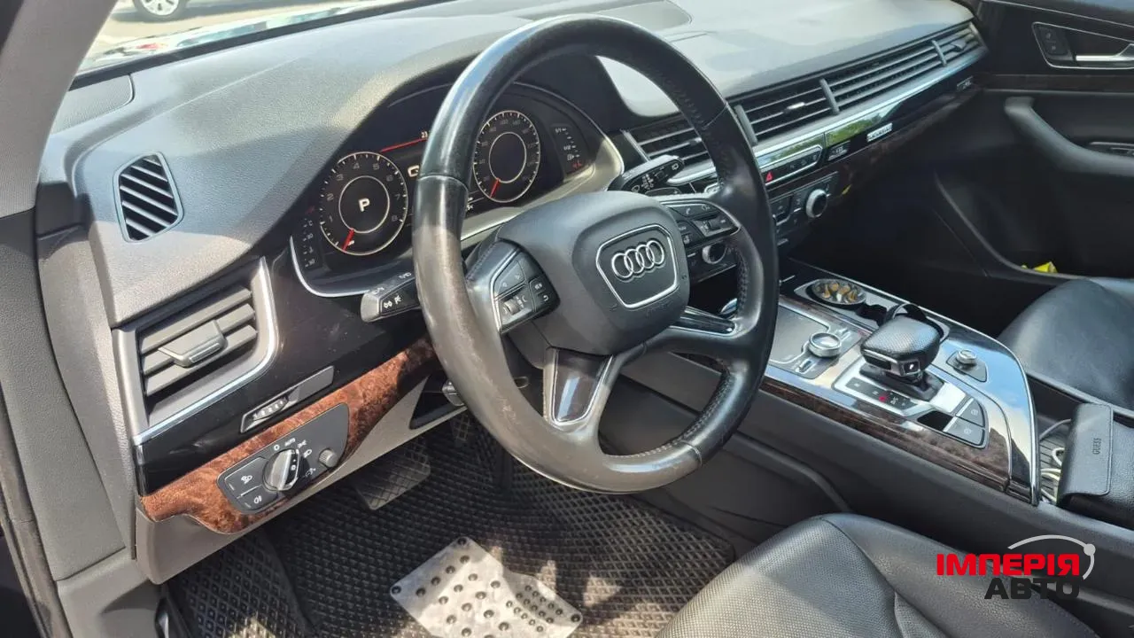 Audi Q7 - фото 13