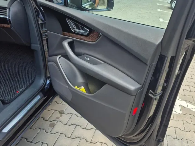 Audi Q7 - фото 4