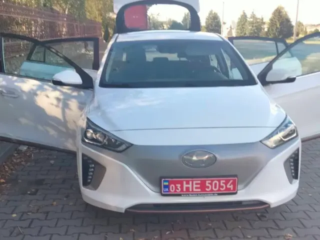 Hyundai IONIQ - фото 1