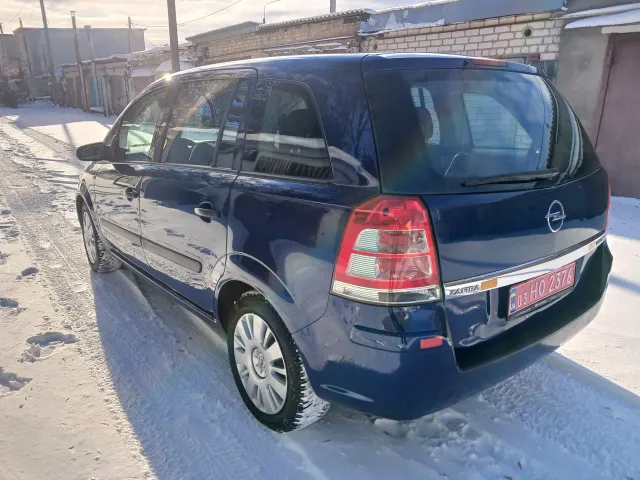 Opel Zafira - фото 4