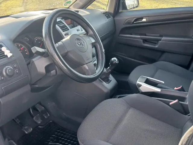 Opel Zafira - фото 5