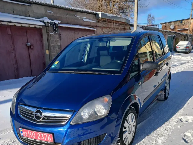 Opel Zafira - фото 1