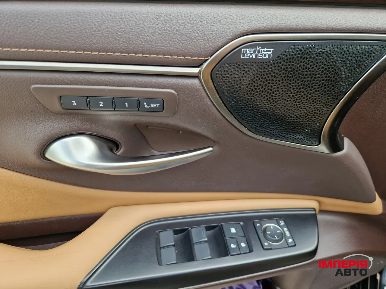 Lexus ES - фото 30