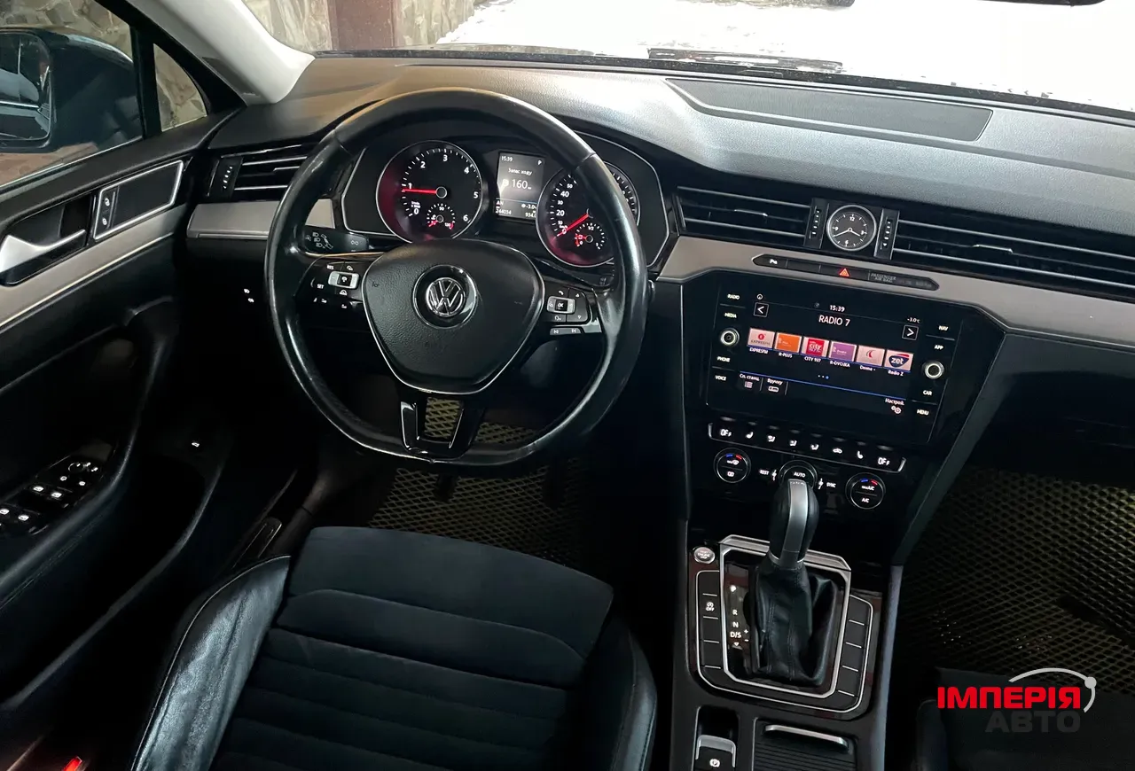 Volkswagen Passat - фото 6