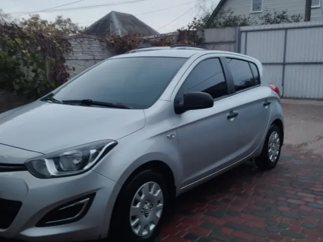 Hyundai i20 - фото 1