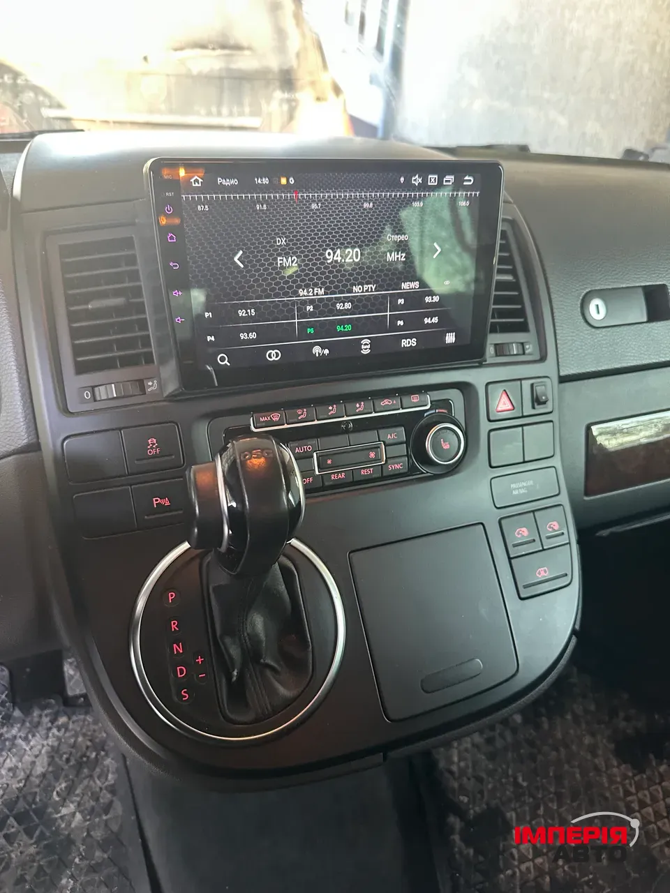 Volkswagen Multivan - фото 9