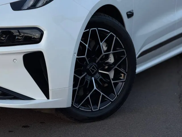 Zeekr 001 - фото 4