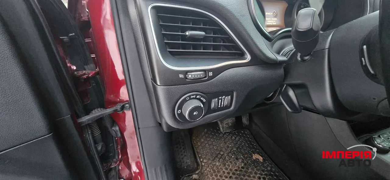 Jeep Cherokee - фото 12