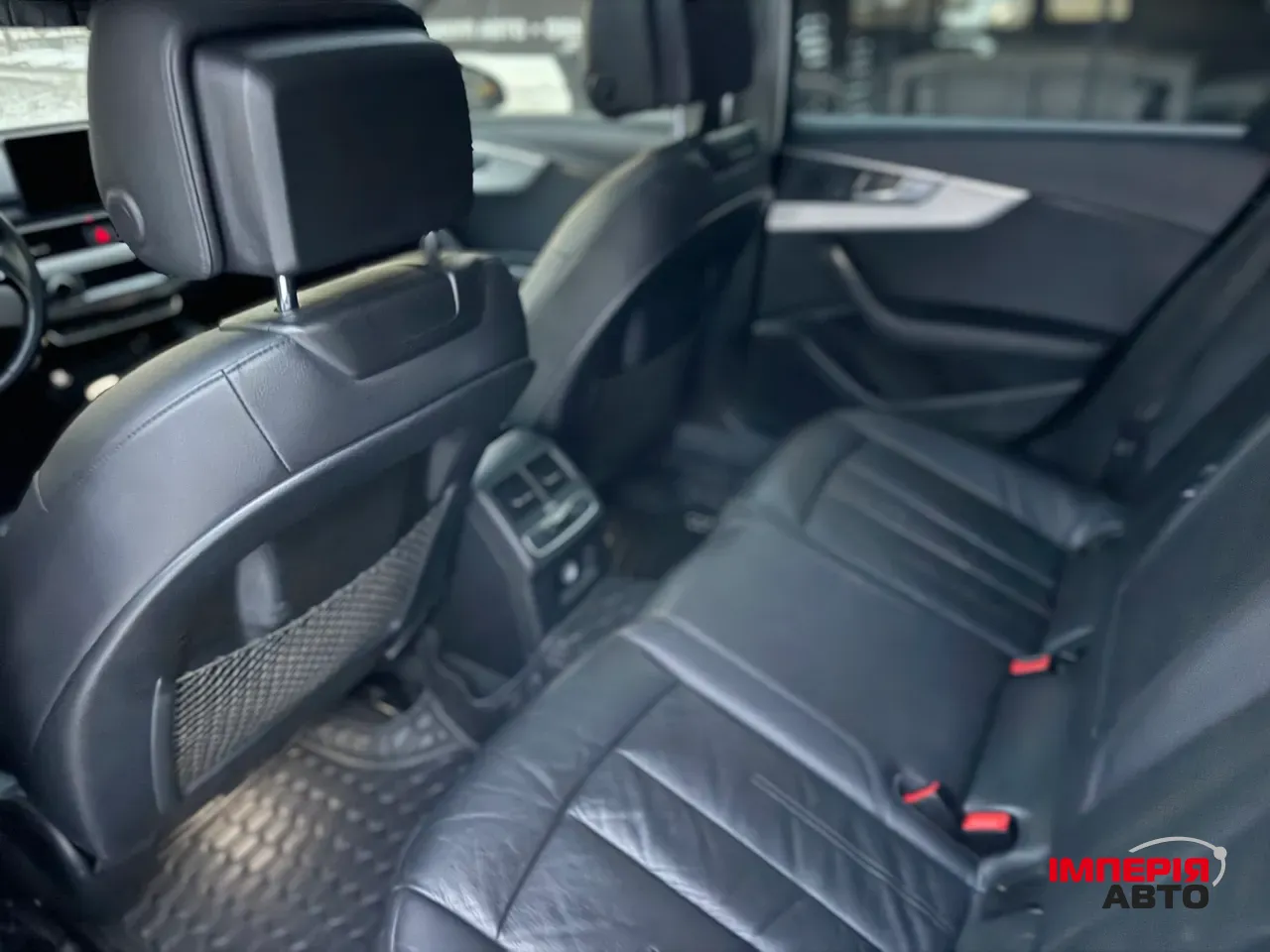 Audi A4 - фото 9