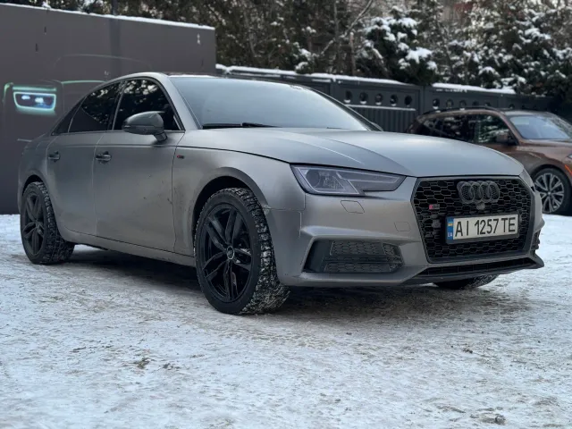 Audi A4 - фото 2
