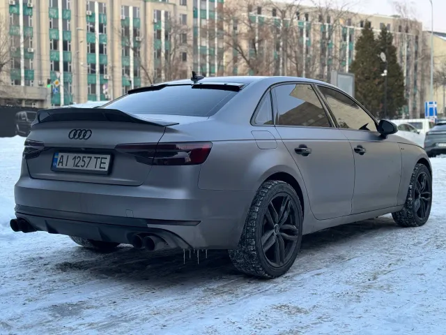 Audi A4 - фото 5