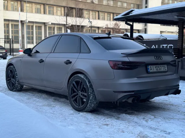 Audi A4 - фото 4