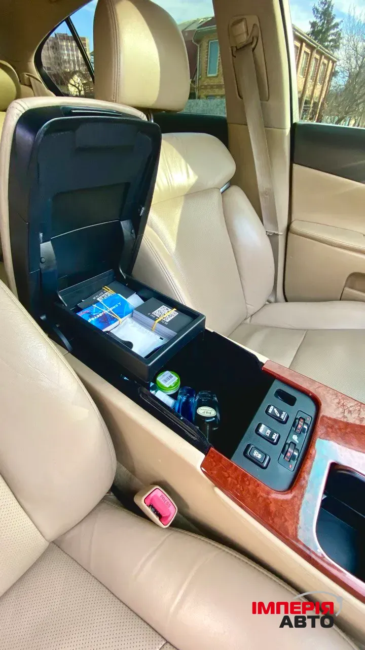 Lexus GS - фото 21