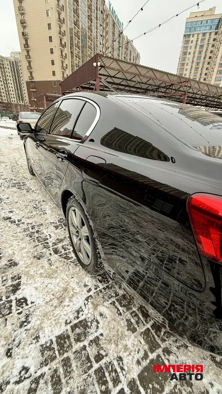 Lexus GS - фото 10