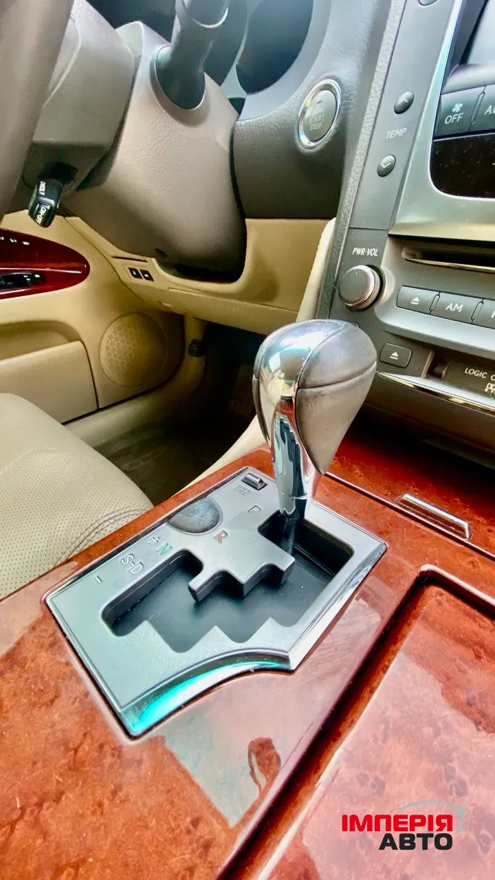 Lexus GS - фото 19