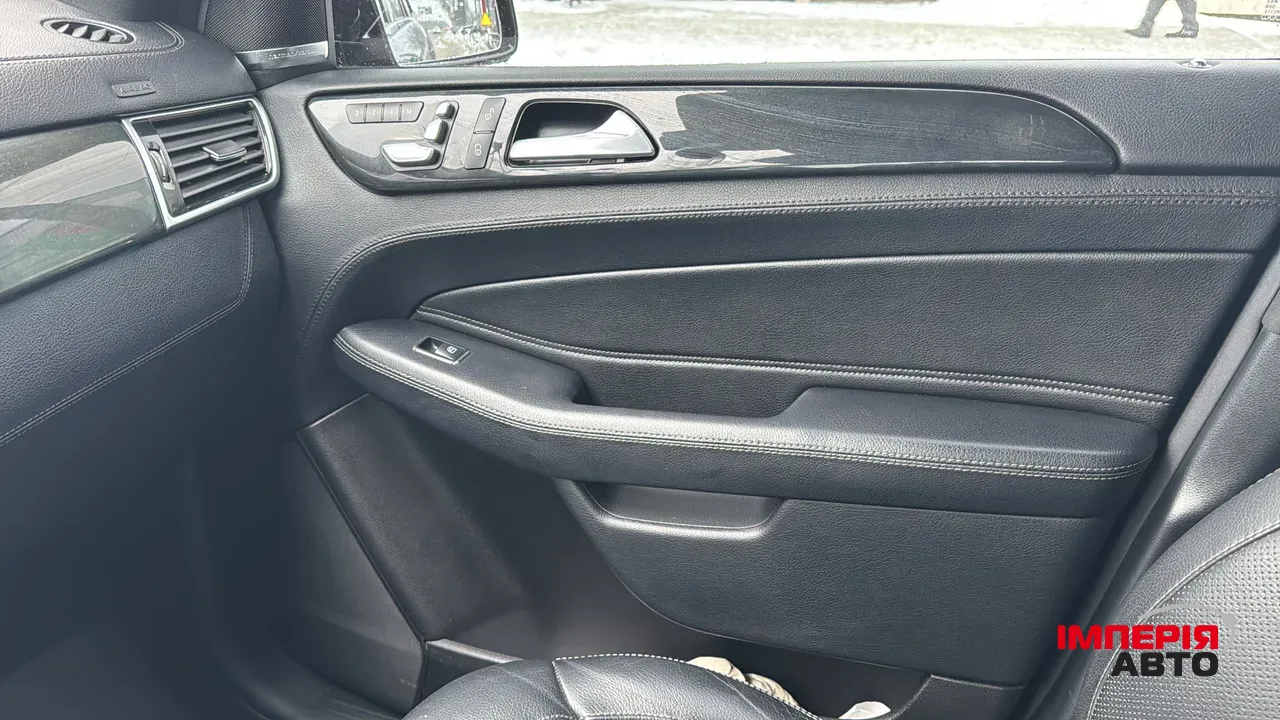 Mercedes-Benz GLS - фото 9