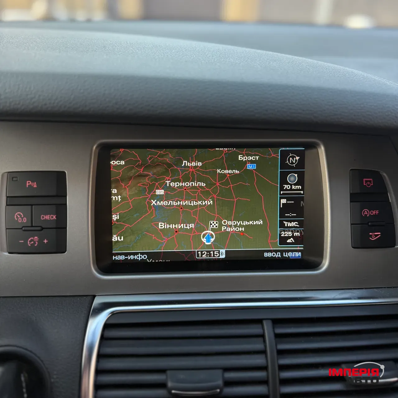 Audi Q7 - фото 22