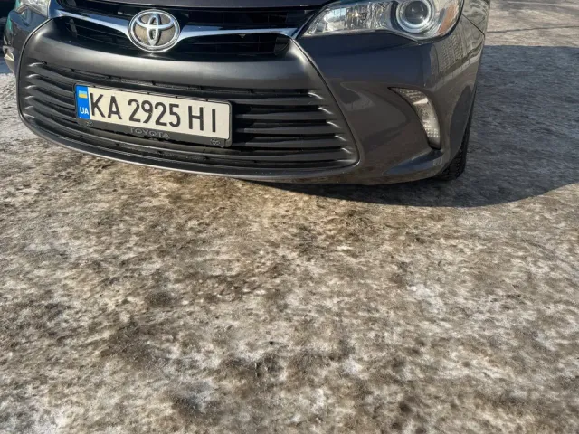 Toyota Camry - фото 1