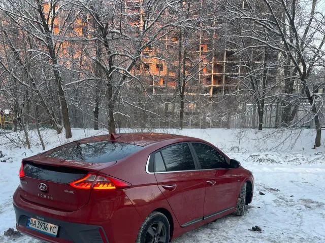 Hyundai IONIQ - фото 5