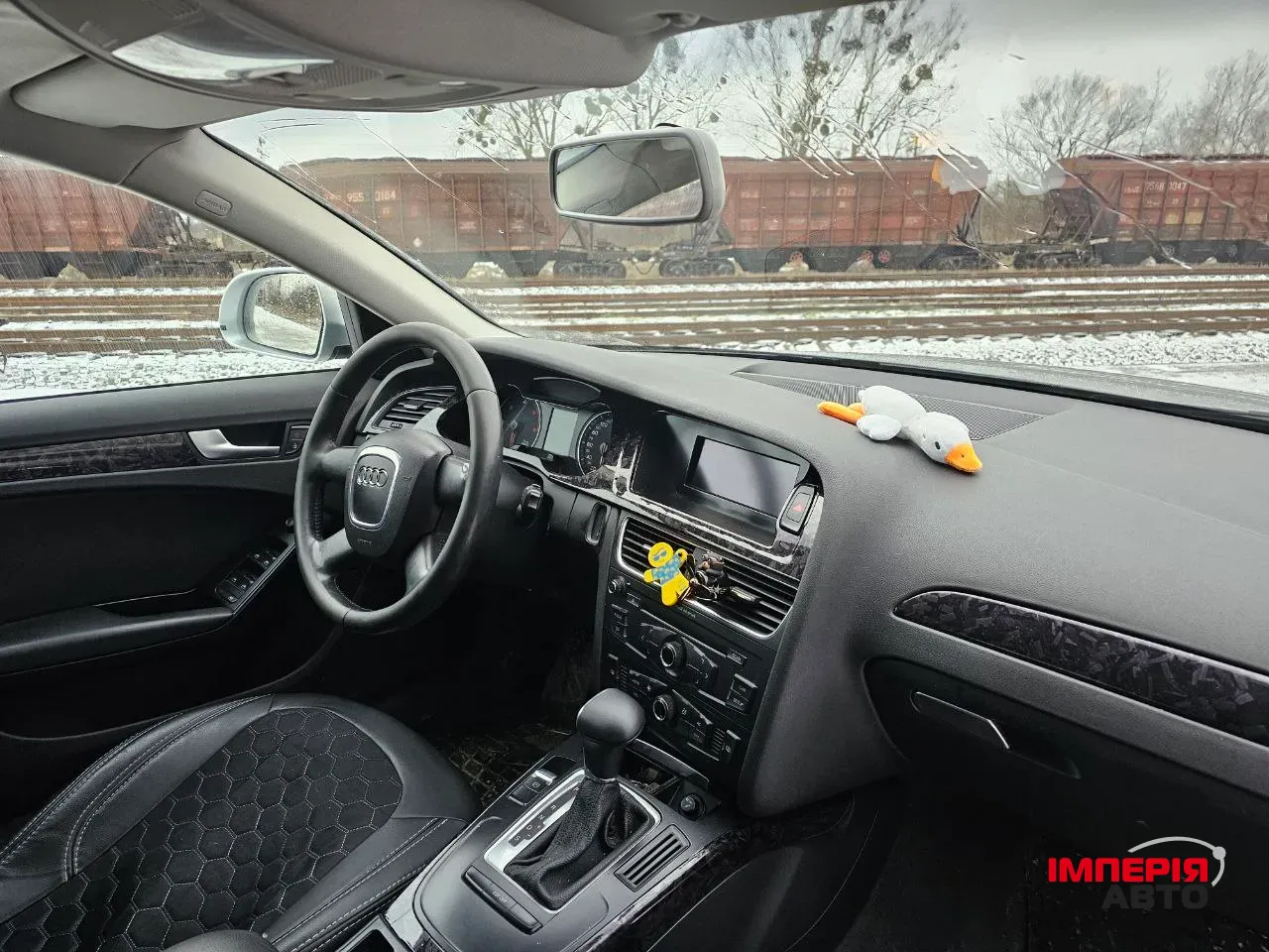 Audi A4 - фото 8