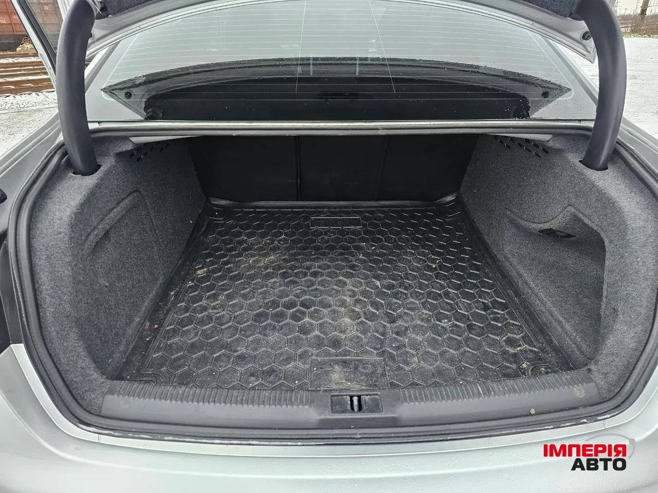 Audi A4 - фото 17