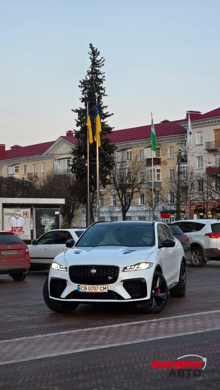Jaguar F-Pace - фото 8