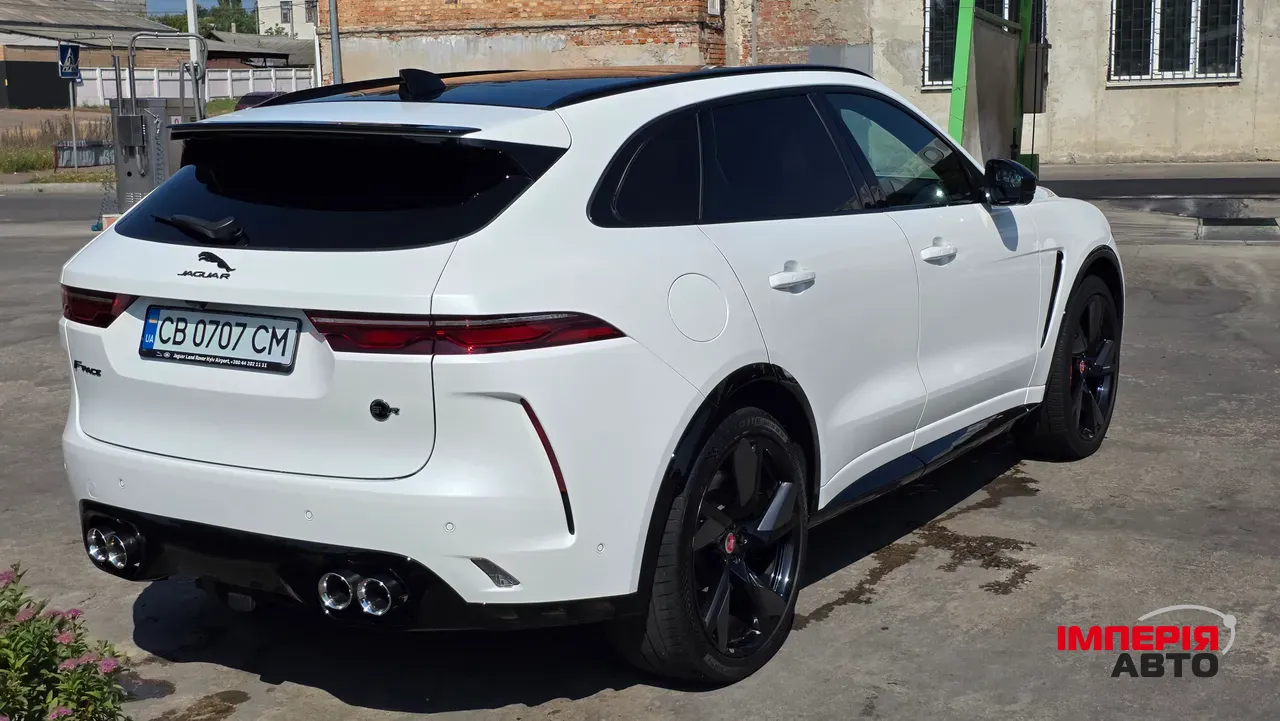 Jaguar F-Pace - фото 10