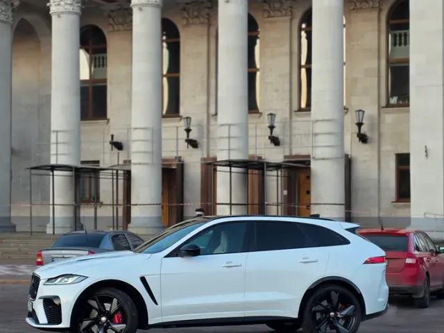 Jaguar F-Pace - фото 4